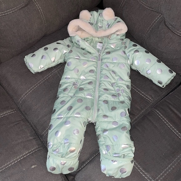 Snowsuit - Picture 1 of 3